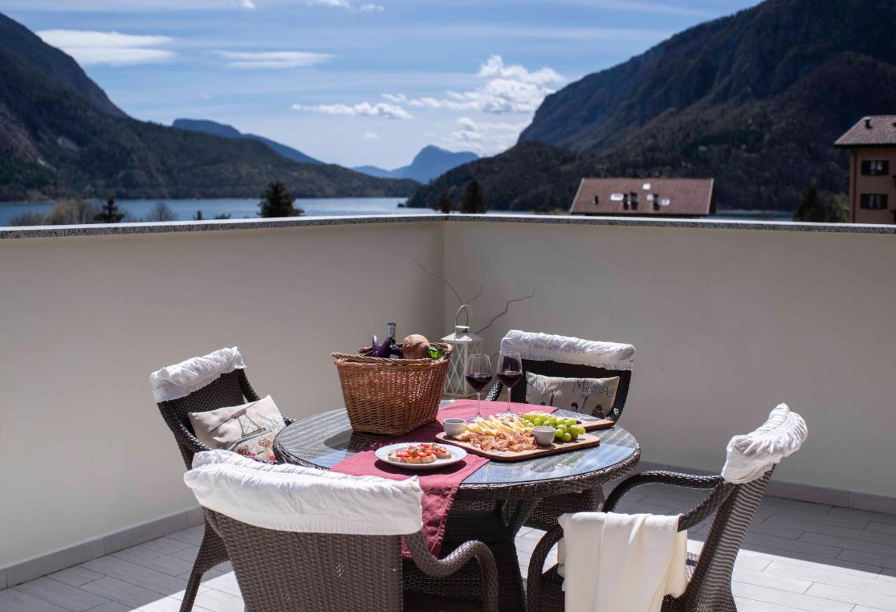 Attico Con Vista Sul Lago E Montagne A Молвена Екстериор снимка