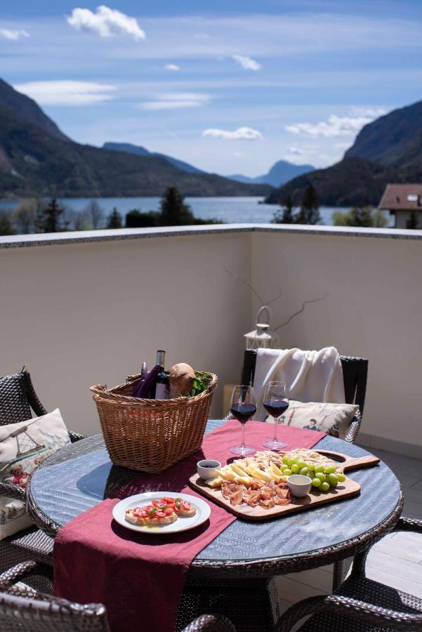 Attico Con Vista Sul Lago E Montagne A Молвена Екстериор снимка